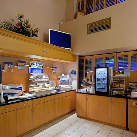 Holiday Inn Express Toronto East - Scarborough By Ihg Exterior photo
