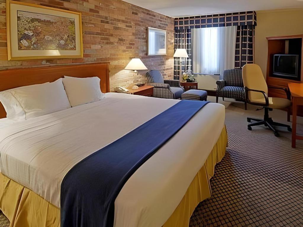 Holiday Inn Express Toronto East - Scarborough By Ihg Exterior photo
